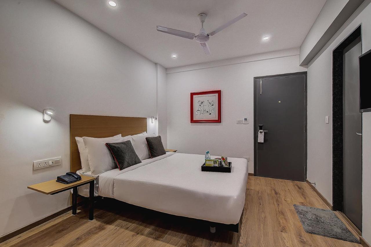 Hotel Unicontinental Mumbai Bagian luar foto